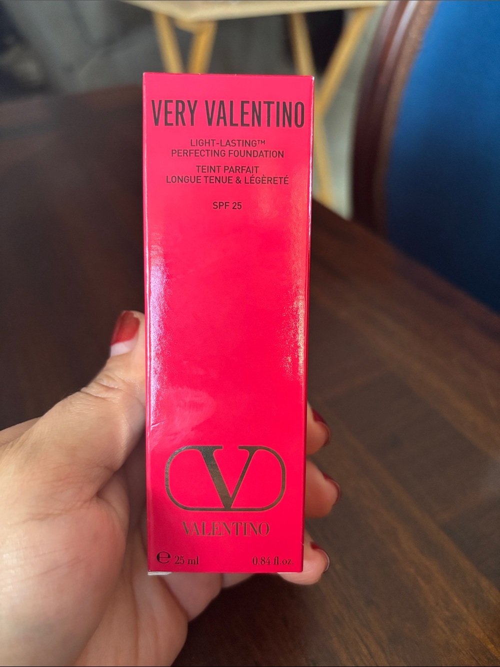 Very Valentino Light-Lasting Perfecting Foundation - shade Medium Ambra4